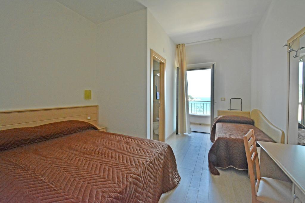 Hotel Incanto Пешичи Стая снимка